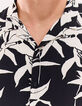 Camisa REGULAR negra Ecovero® flores blancas Hombre-4