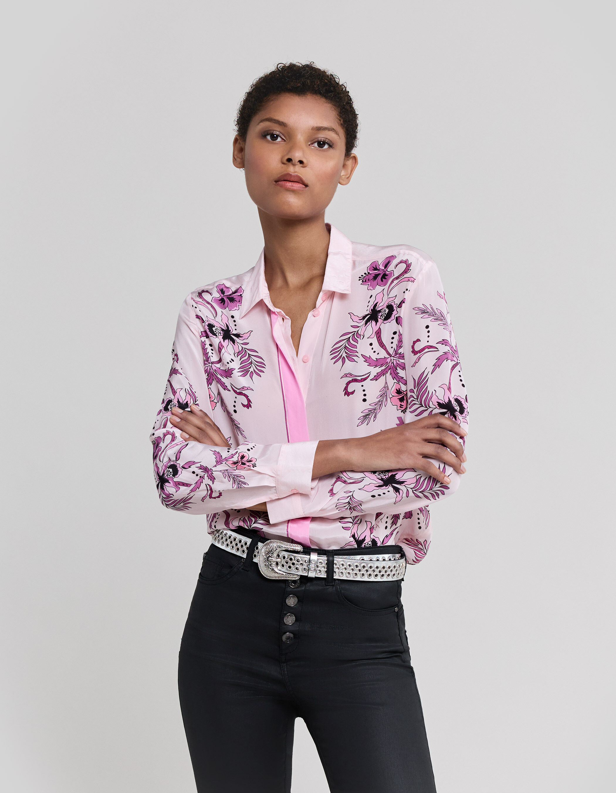 Camisa rosa estampado flores y palmeras IKKS