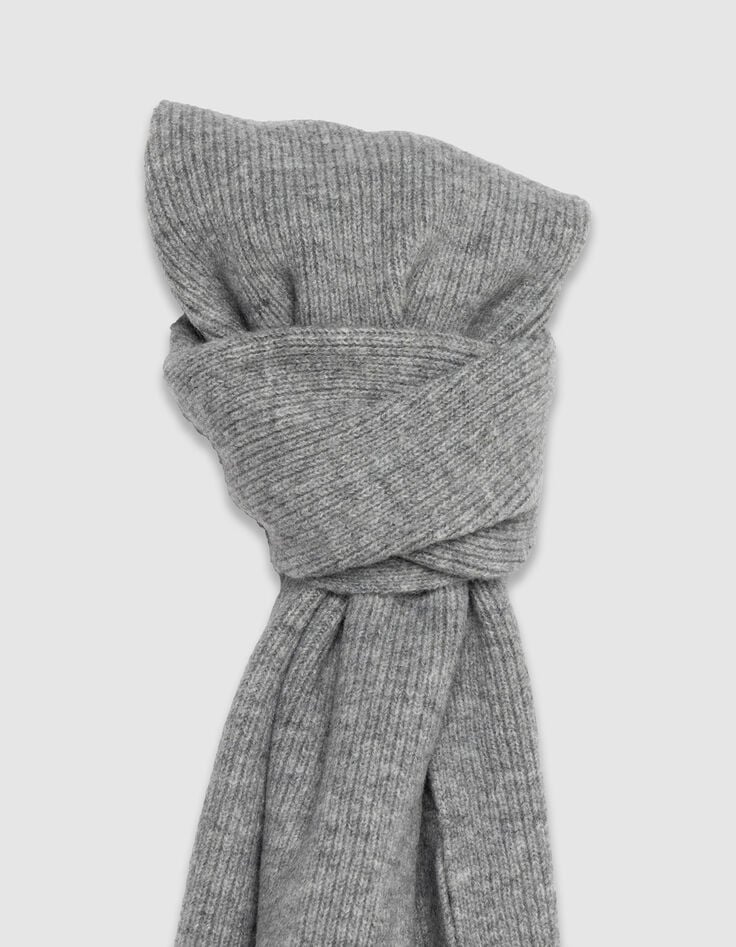 Grauer Damenstrickschal mit Fransen-2