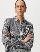Camisa azul grisáceo satinado estampado pañuelo mujer-4