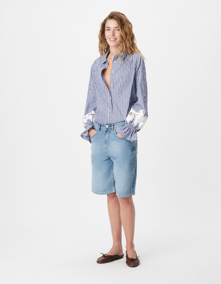 Blauw gestreept damesshirt met geborduurde bloemendetails-2