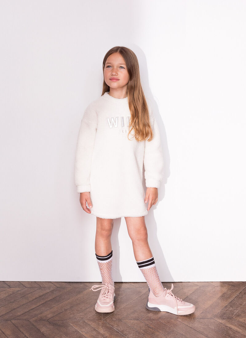 Weißes Mädchensweatkleid mit Buchstabenpatches