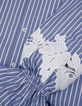 Blauw gestreept damesshirt met geborduurde bloemendetails-9