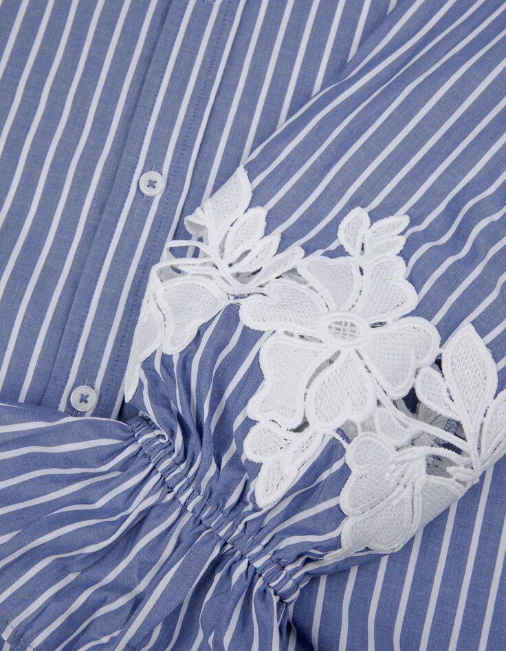 Blauw gestreept damesshirt met geborduurde bloemendetails-9