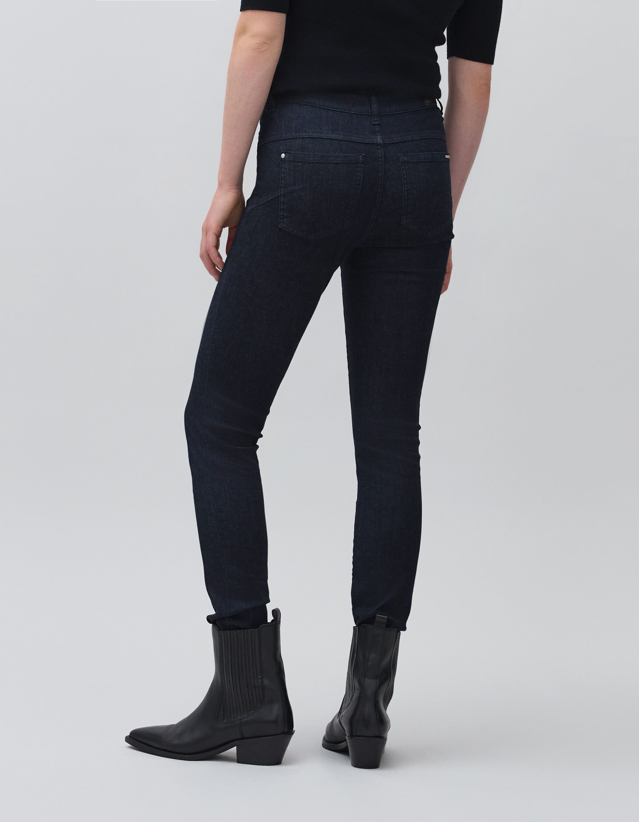 Vaqueros sculpt new arrivals