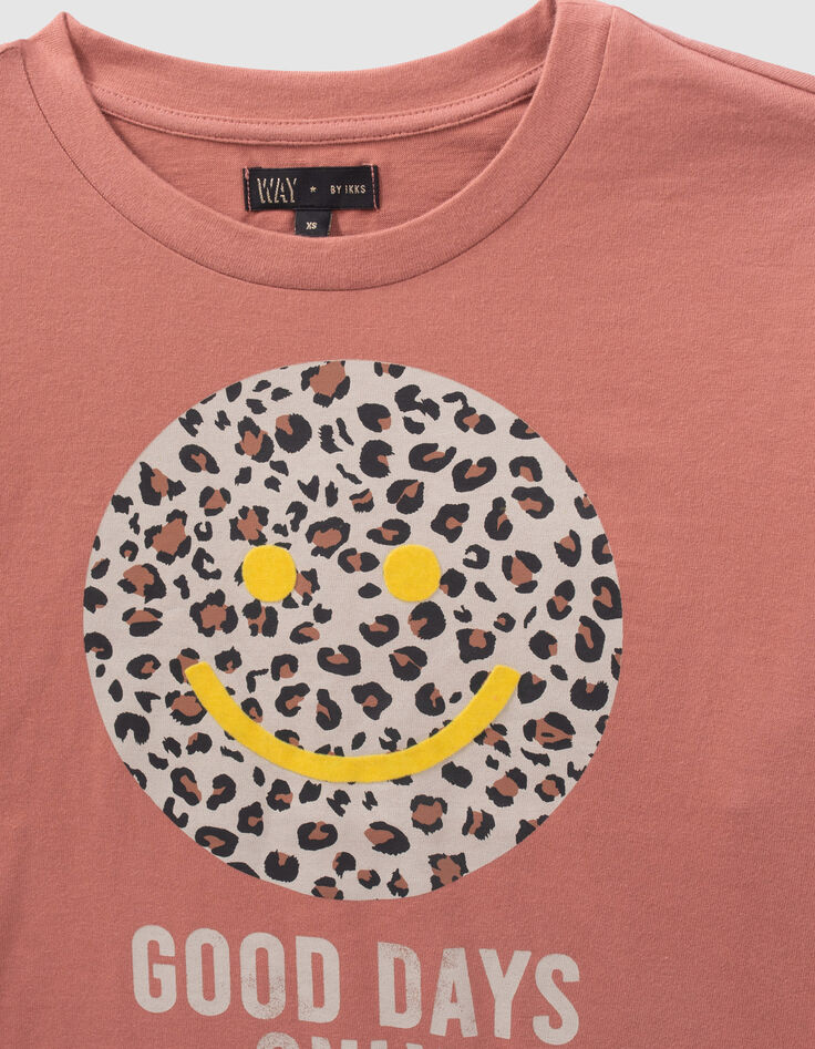 Girls’ terracotta T-shirt with smile on leopard background-2