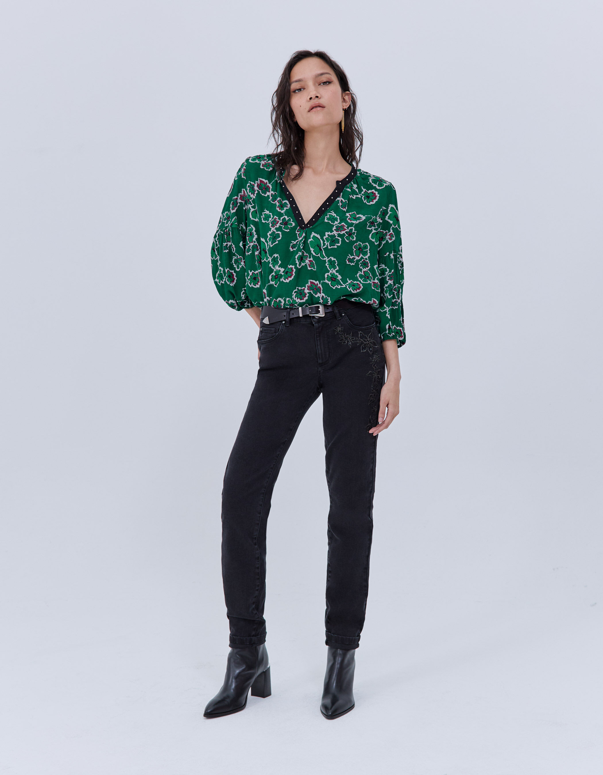 Jean slim noir effet sculpt up brod fleurs Femme