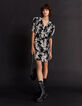 Robe courte en cr&ecirc;pe imprim&eacute; floral noir et blanc femme-2