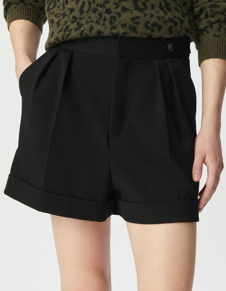 Schwarze Damenledershorts mit Revers-5 Schwarze Damenledershorts mit Revers-5