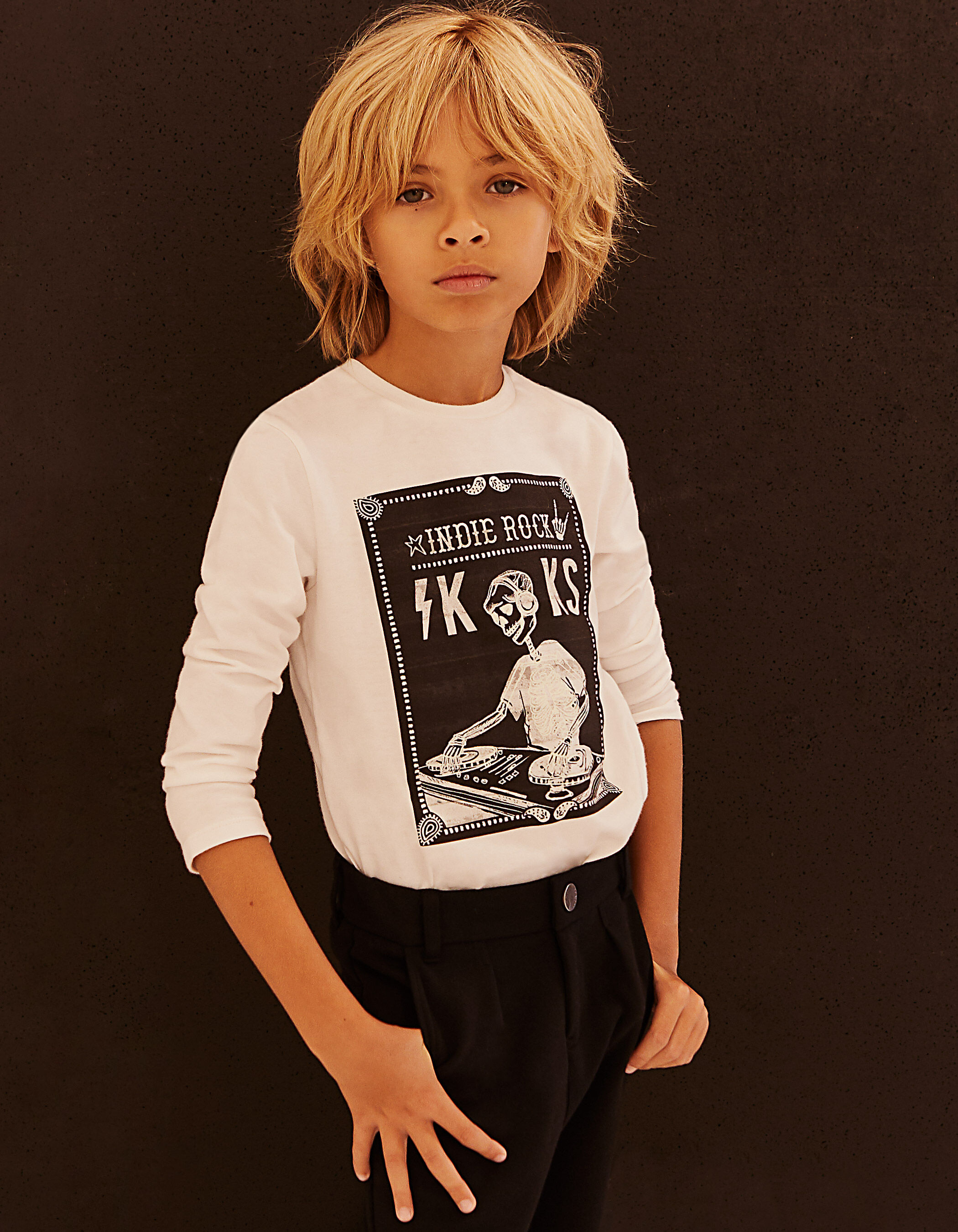 Camiseta blanco roto DJ esqueleto fosforescente nino