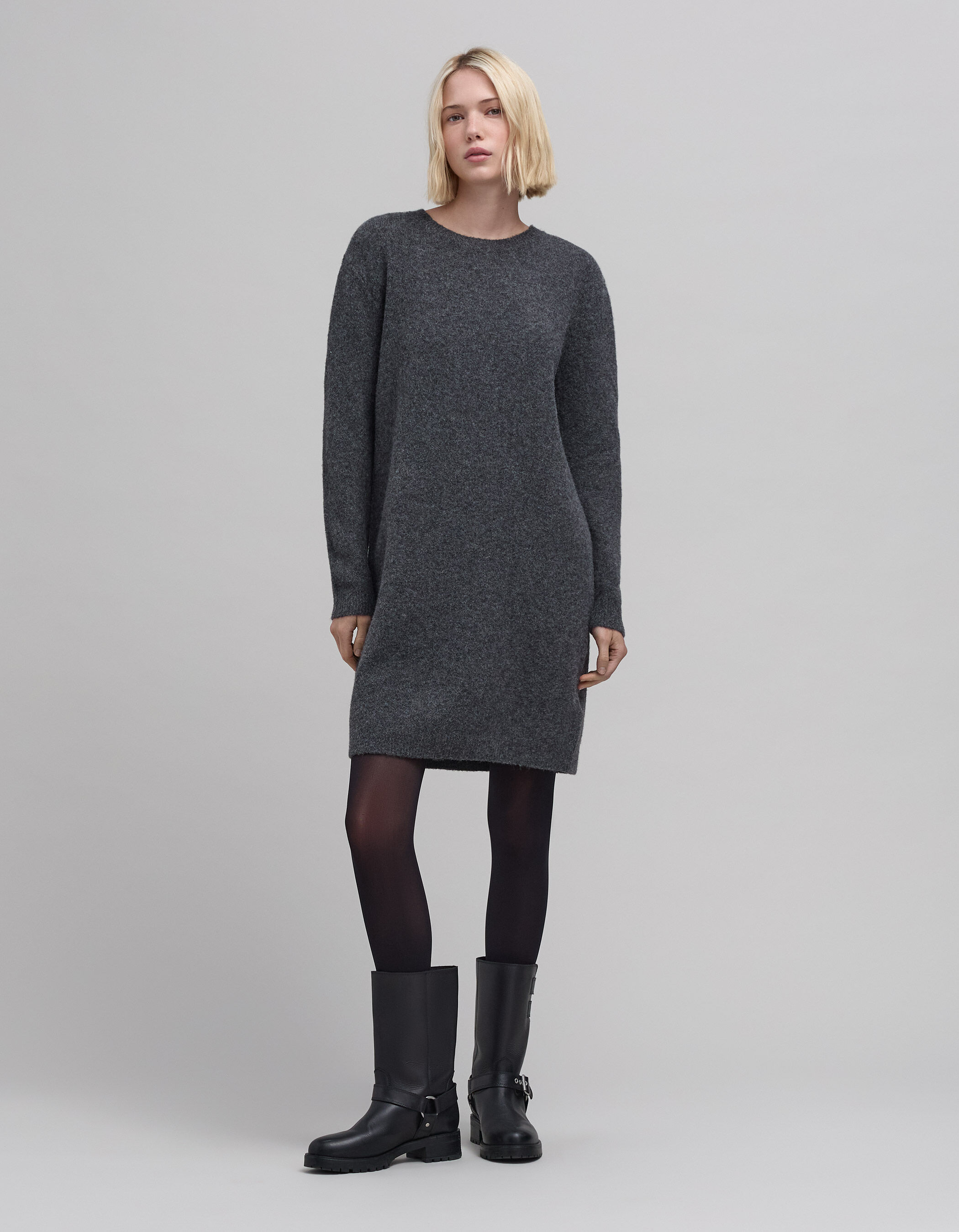 Robe grise femme sale