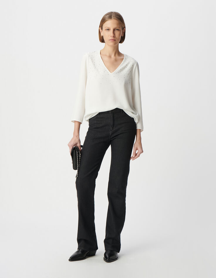 Blusa de mujer en color crudo con adorno de tachuelas-1