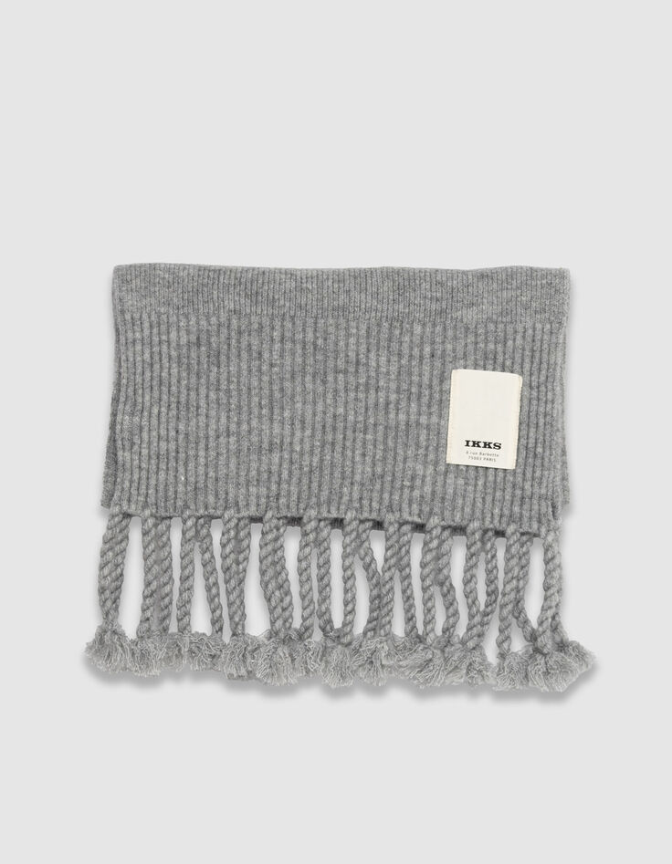 Grauer Damenstrickschal mit Fransen-3