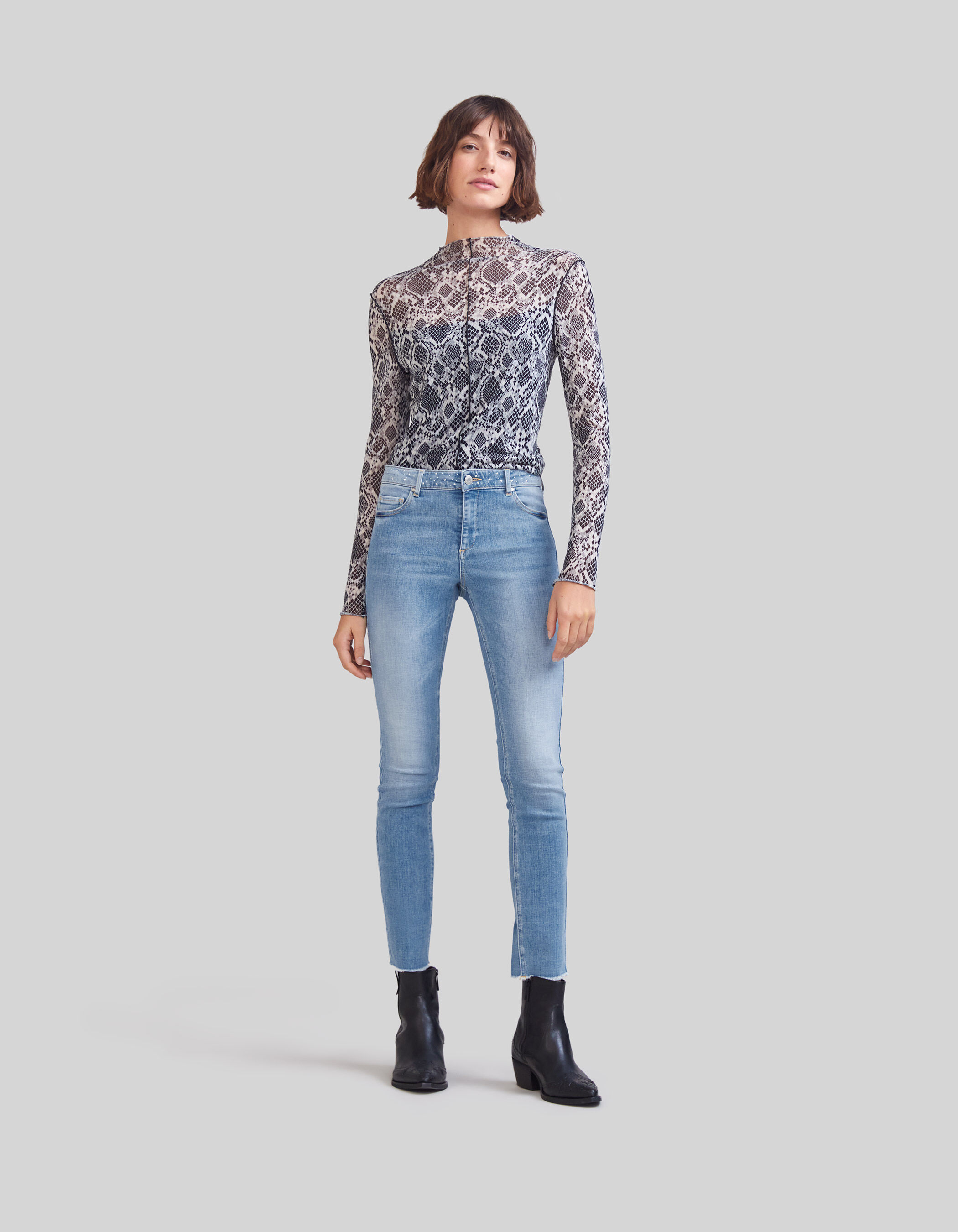 Women s light blue slim jeans with diamante belt IKKS