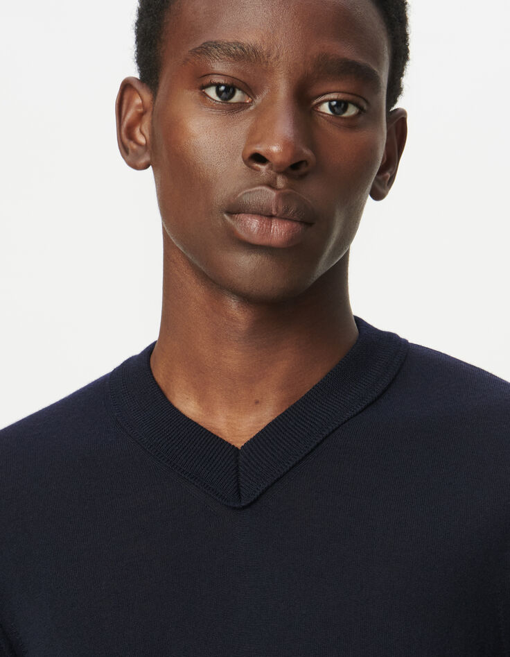 Pull en laine marine tricot fin col V Homme-5