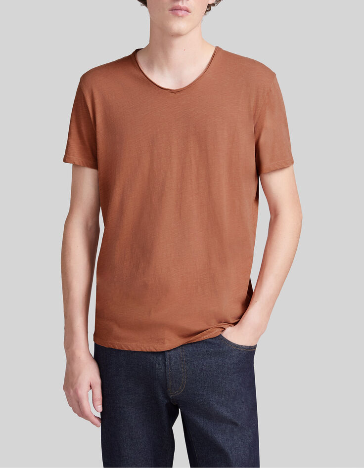 Men’s cognac organic cotton Essential V-neck T-shirt-2 Men’s cognac organic cotton Essential V-neck T-shirt-2
