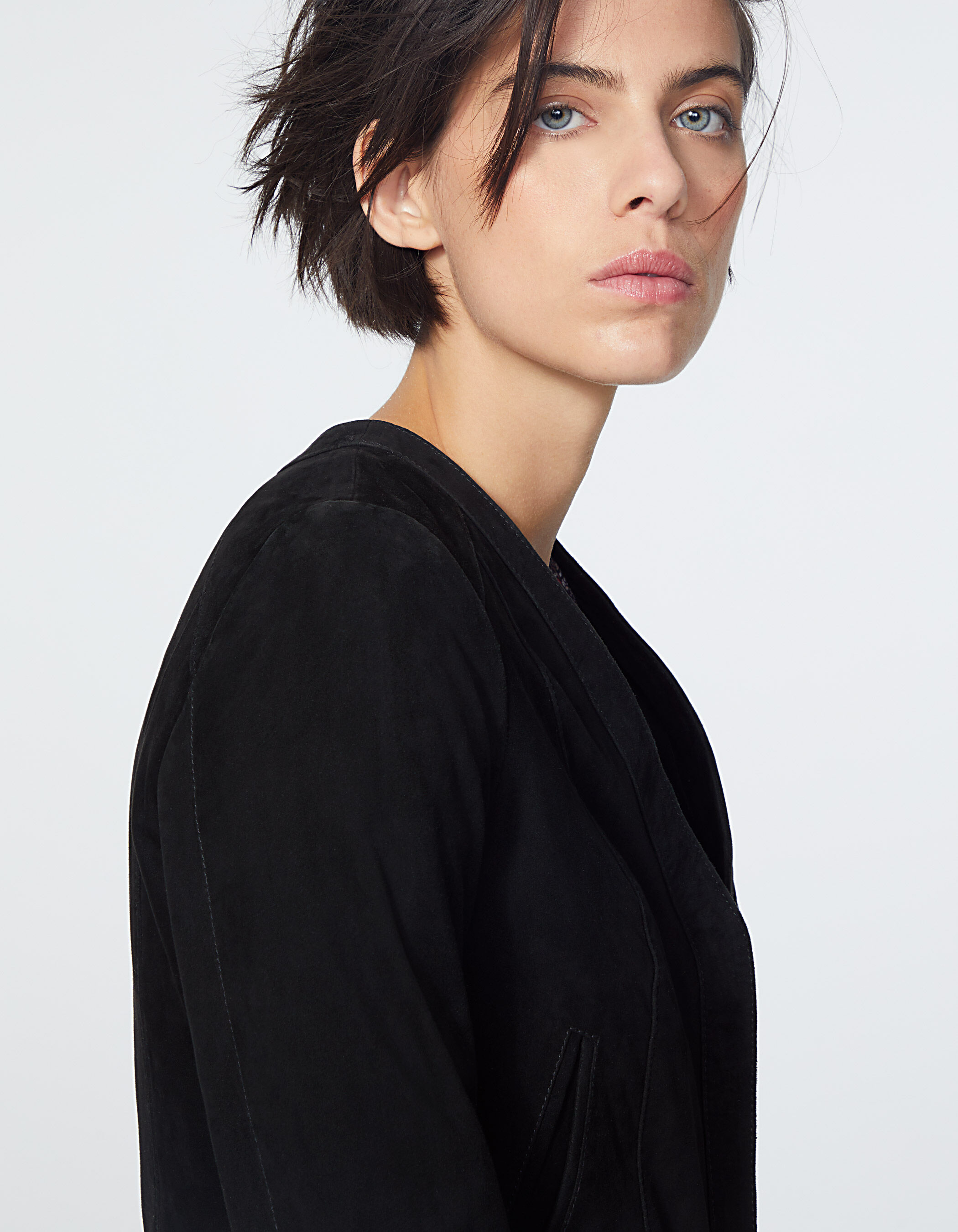 Blouson court en cuir de chevre noir femme