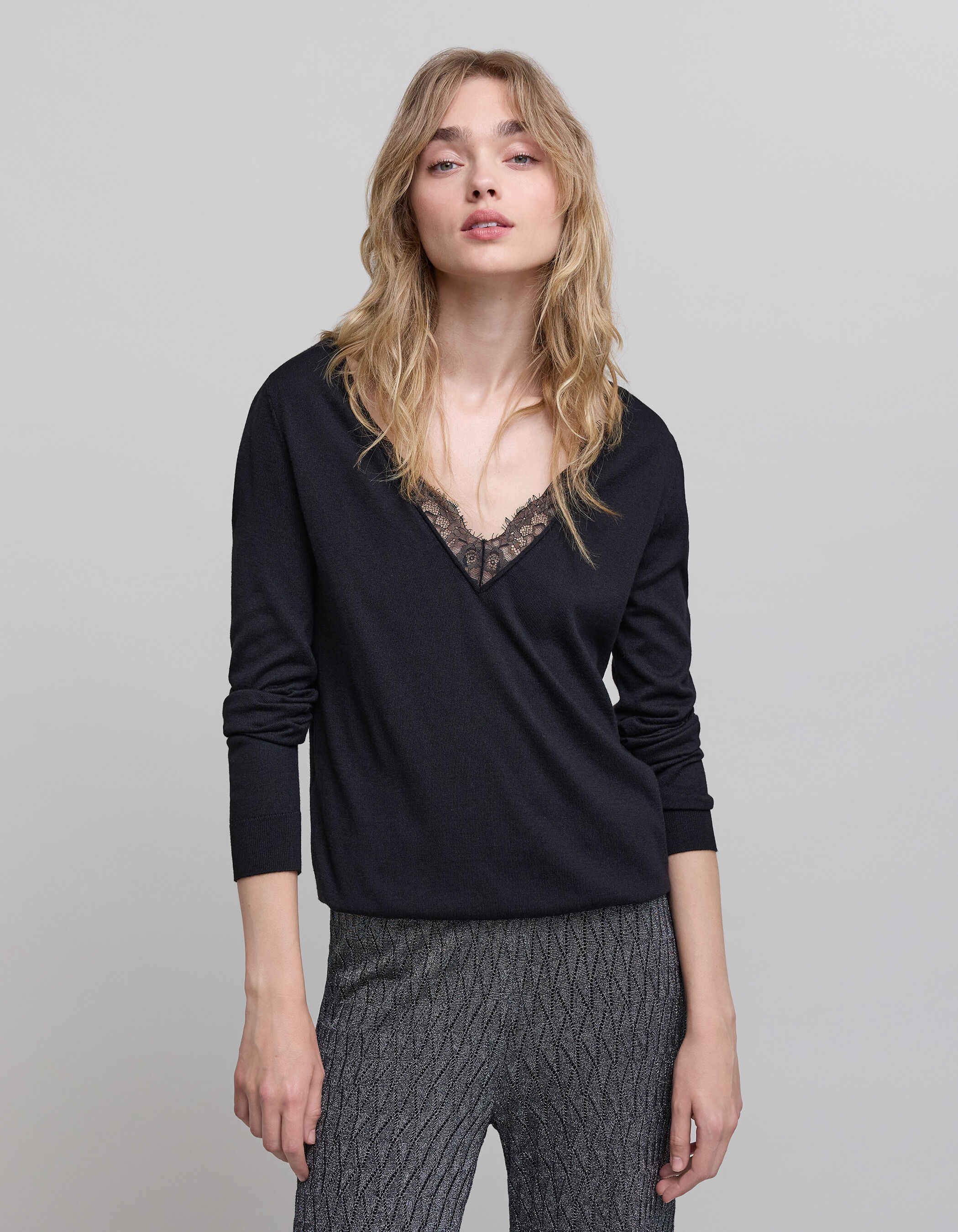 Jersey negro punto tricot cuello pico encaje mujer