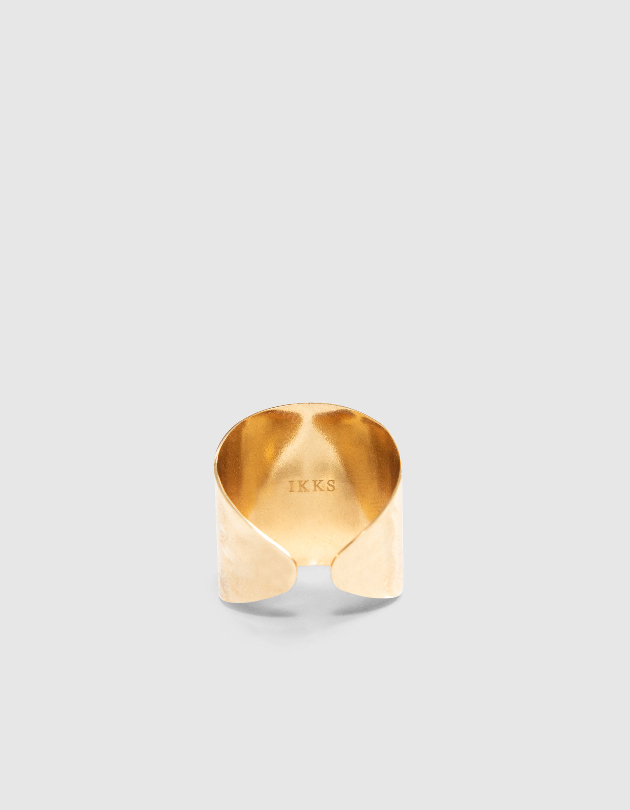 Women s yellow metal and ecru stone signet ring