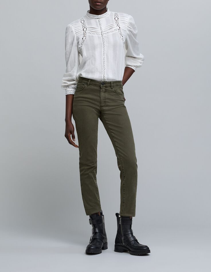 Blouse blanc cass&eacute; d&eacute;tails plis et dentelle Femme-1