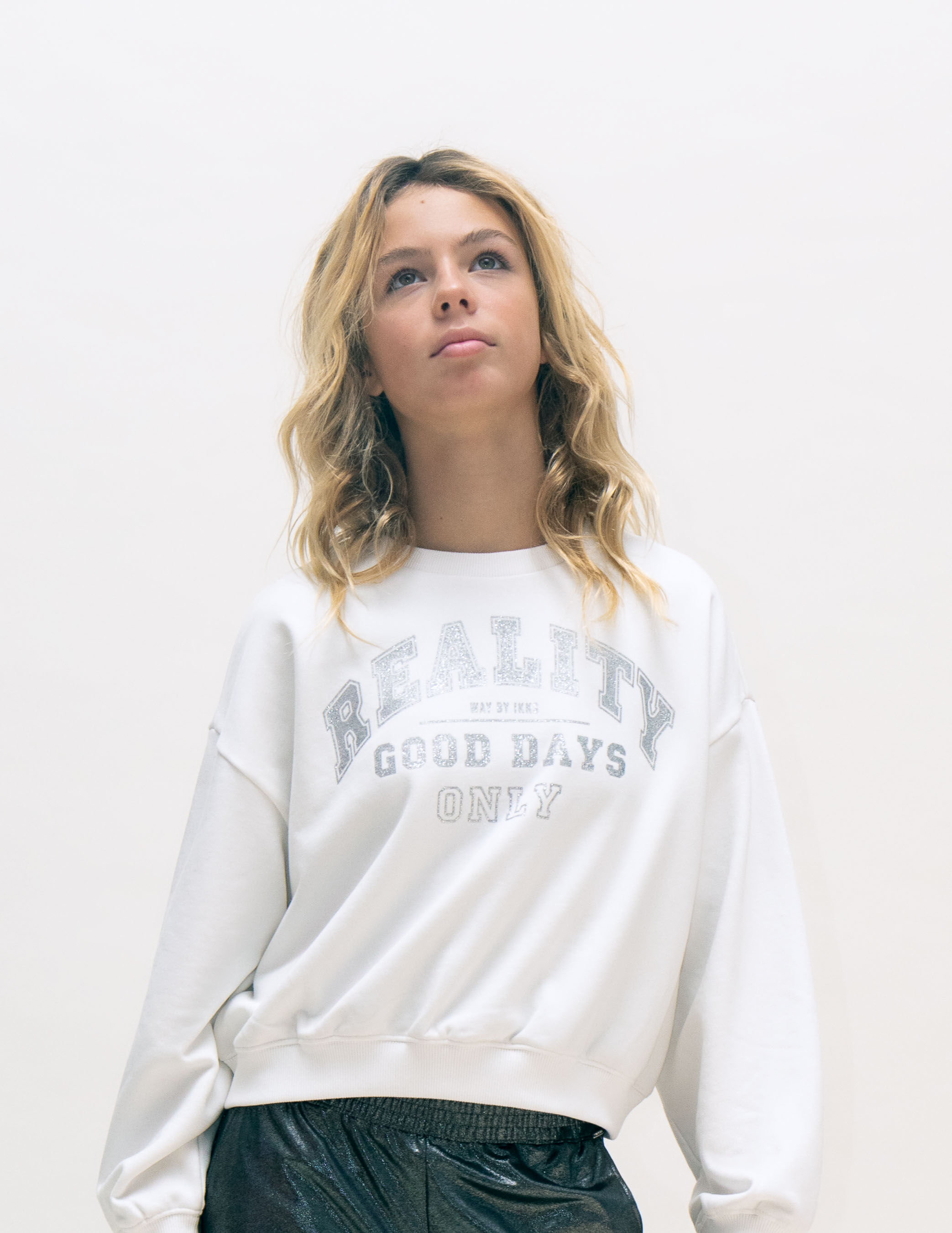 White sweatshirt girl cheap