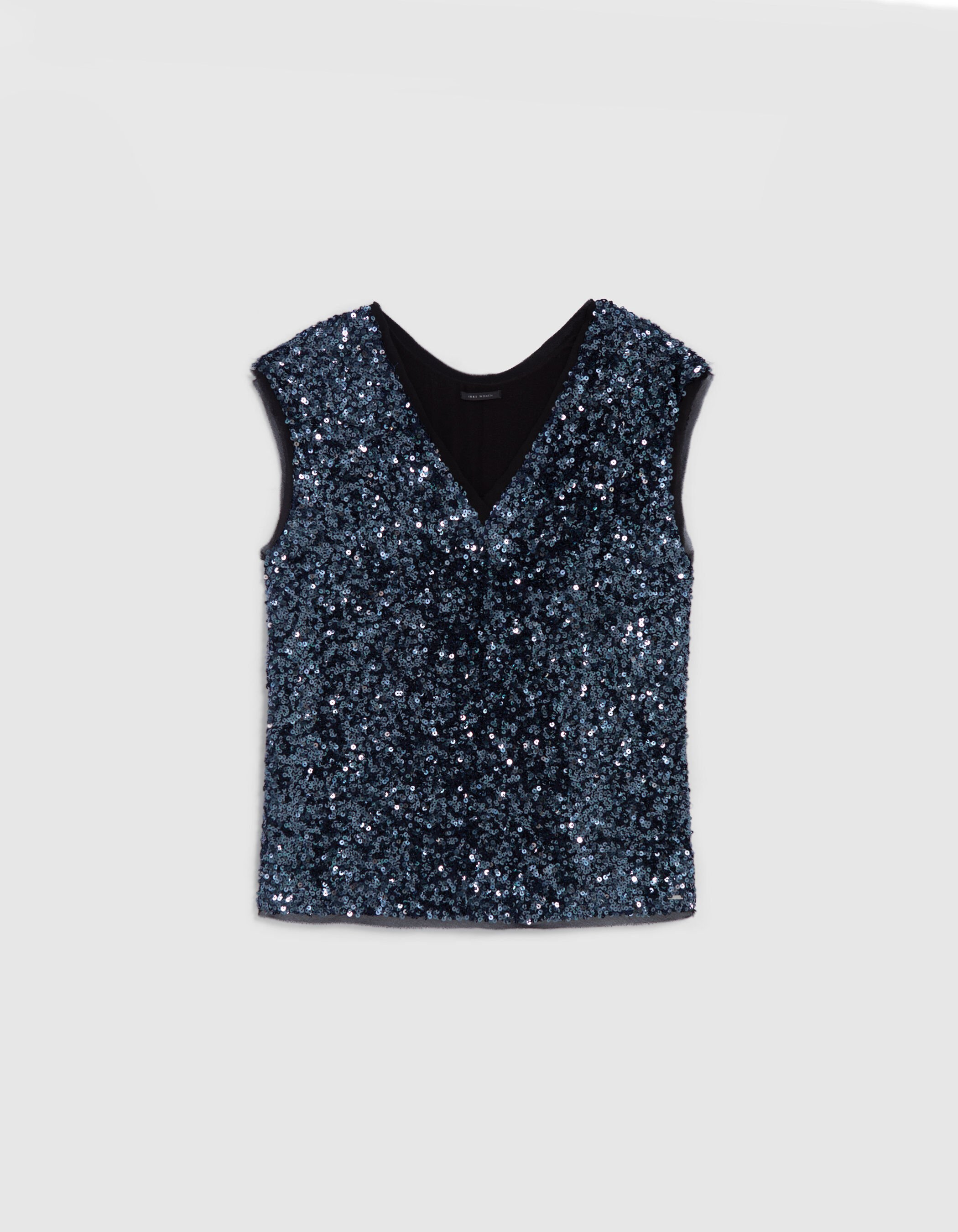 Reversible sequin top outlet