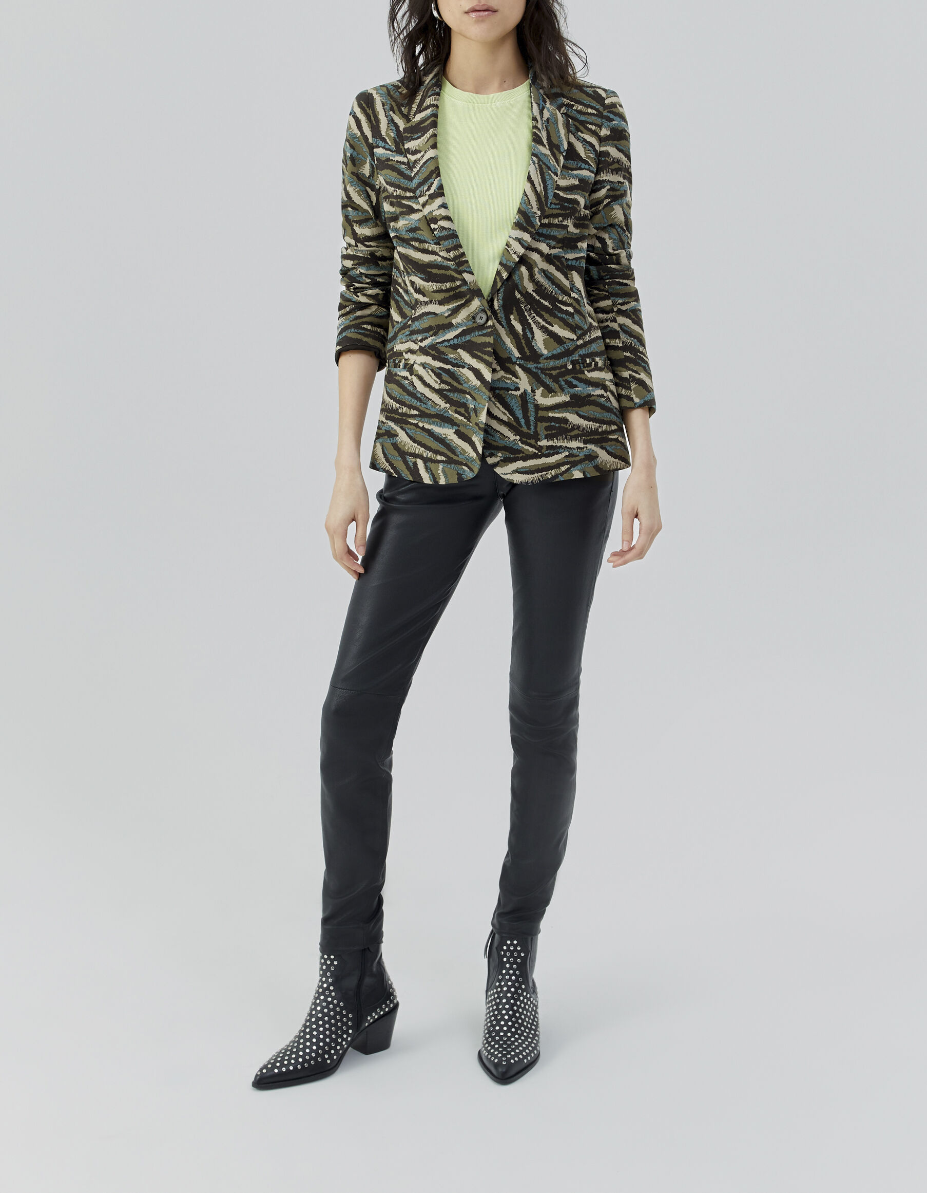 Americana online camuflaje mujer