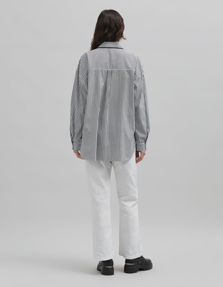 Camisa negra oversize con rayas blancas y bolsillo bordado-3 Camisa negra oversize con rayas blancas y bolsillo bordado-3