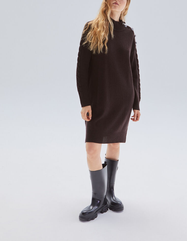 Schokoladebraunes Damenstrickkleid mit gravierten Knöpfen-2