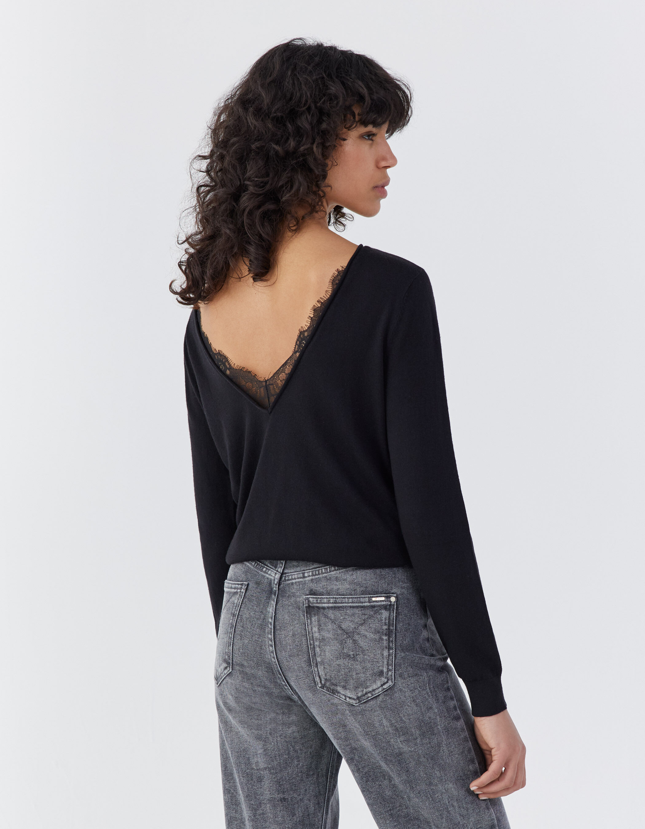 Pull encolure v femme sale