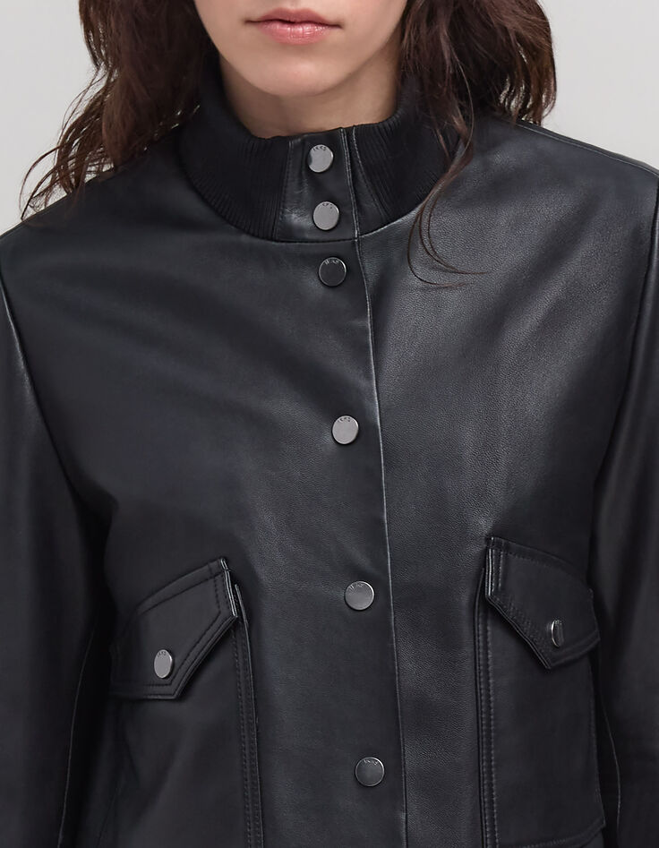 Bomber de piel negra recortada para mujer-5