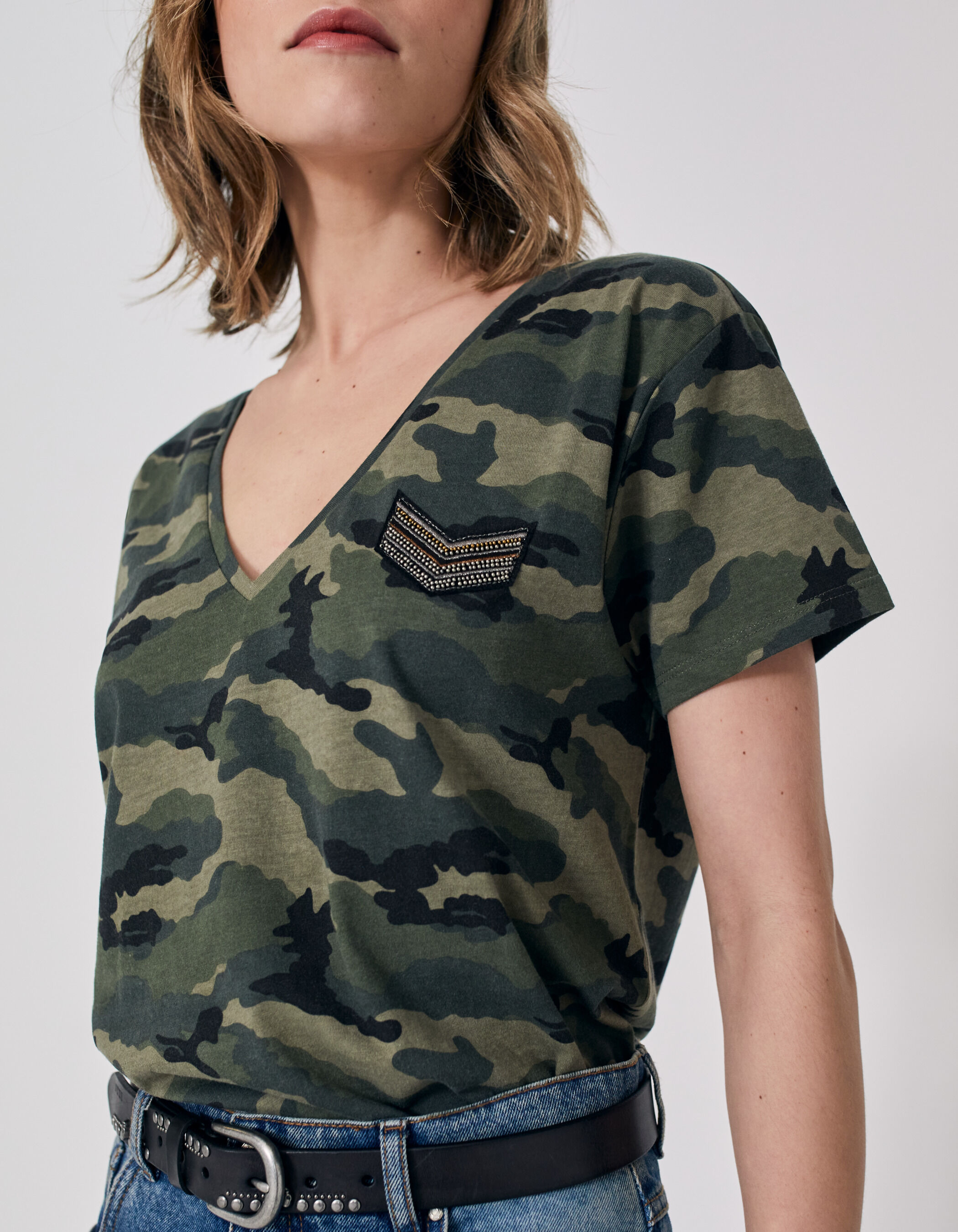 Women s khaki camouflage T shirt with badge
