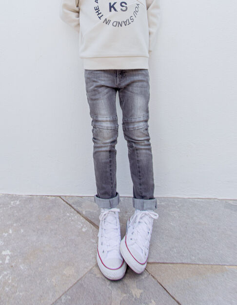 Graue Skinny-Jungenjeans mit Teilungsnähten an den Knien