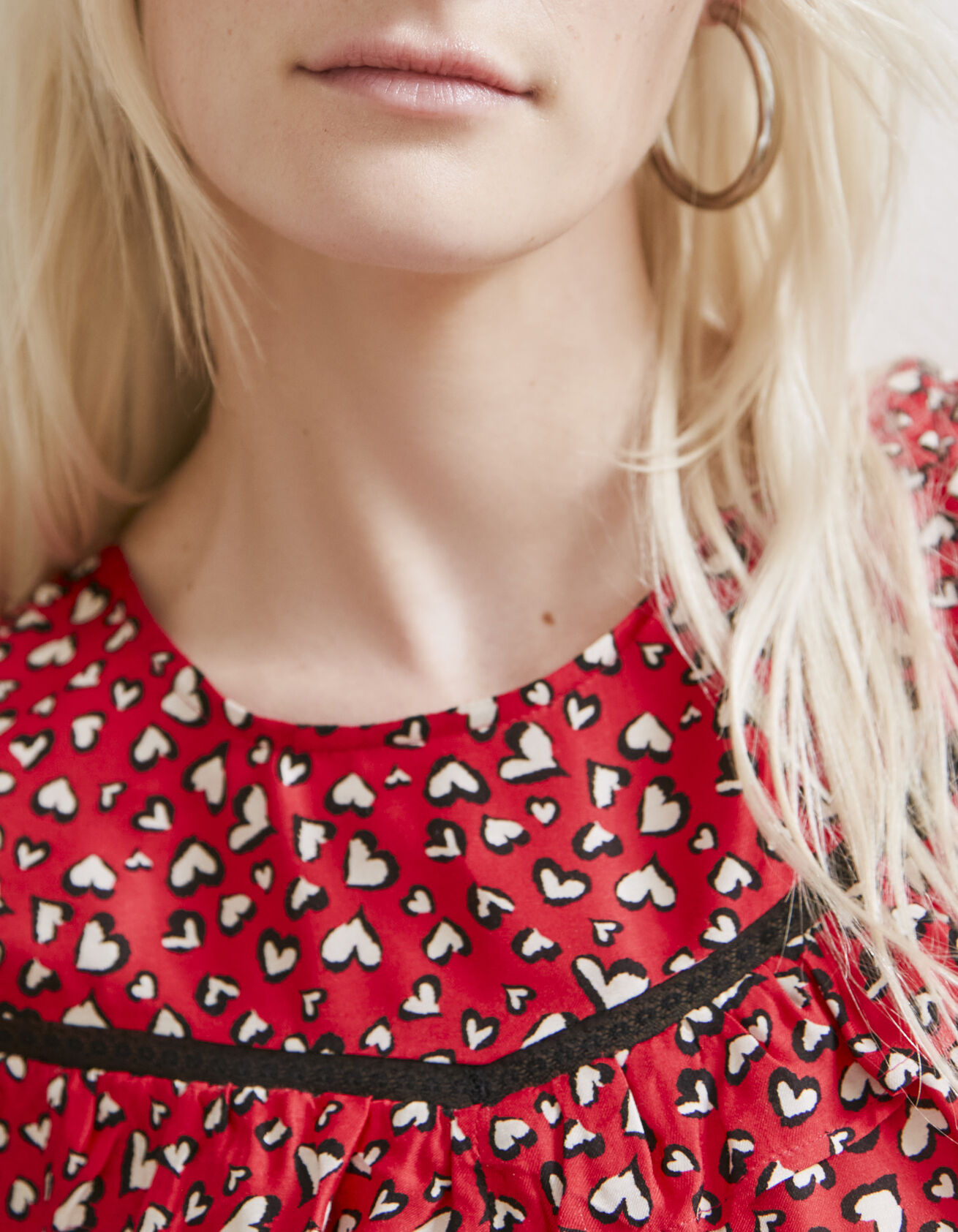 Blouse imprim c urs volants et dentelle noire femme