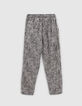 Schwarze Mädchenhose aus LENZING™ ECOVERO™ mit Grafikprint-3