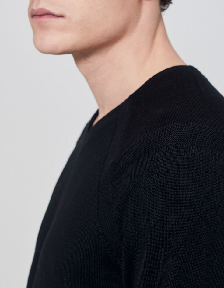 Men&rsquo;s black knit V-neck sweater-5