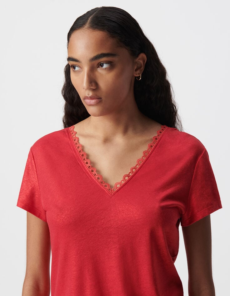 Rotes T-Shirt, V-Ausschnitt vorne/hinten-4 Rotes T-Shirt, V-Ausschnitt vorne/hinten-4