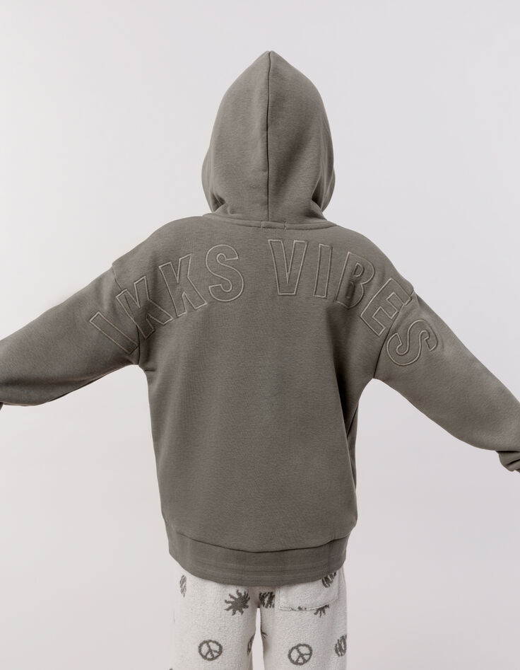 Cardigan kaki zippé à capuche maxi typo brodées dos garçon-1