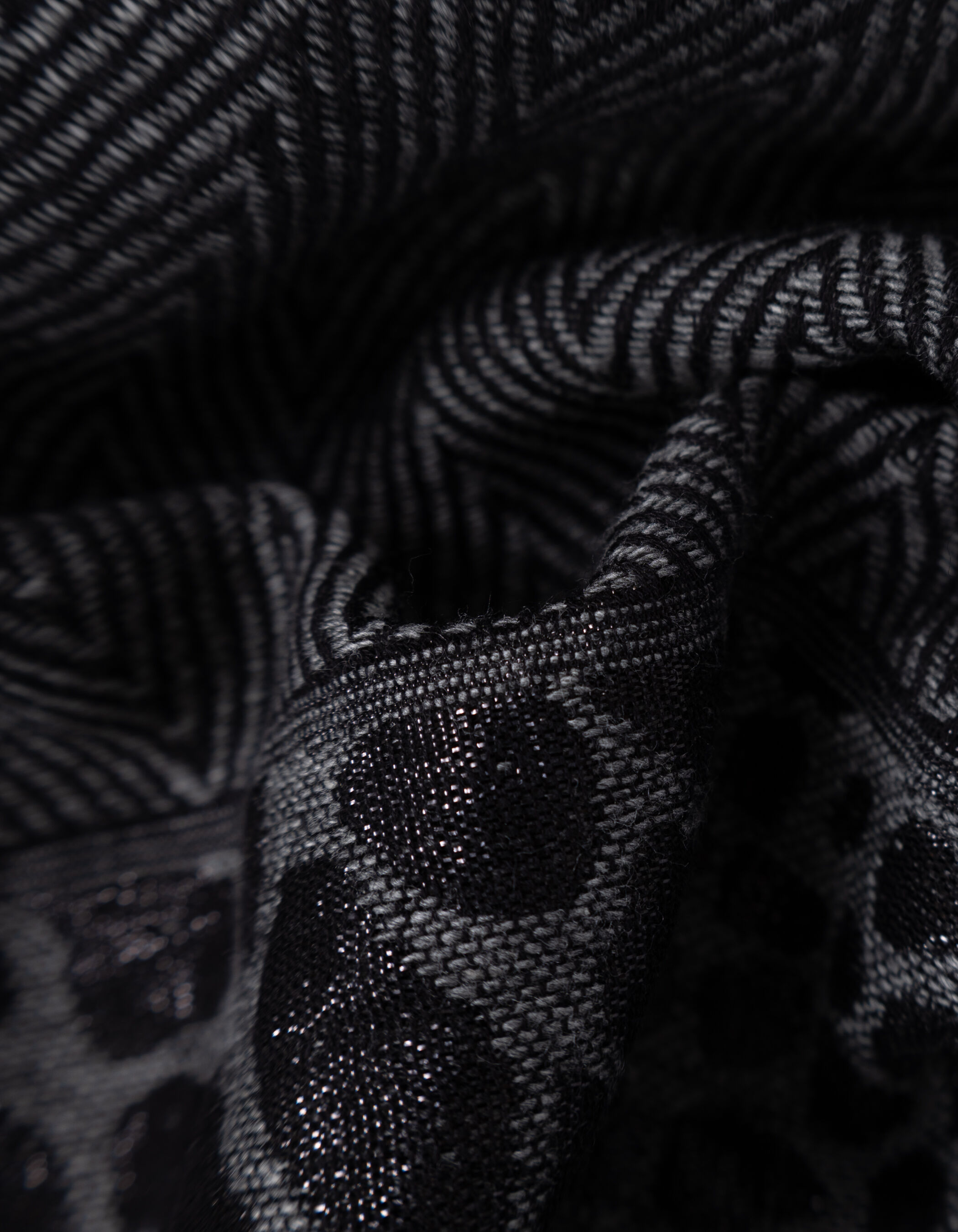 Women's grey jacquard animal print lurex scarf