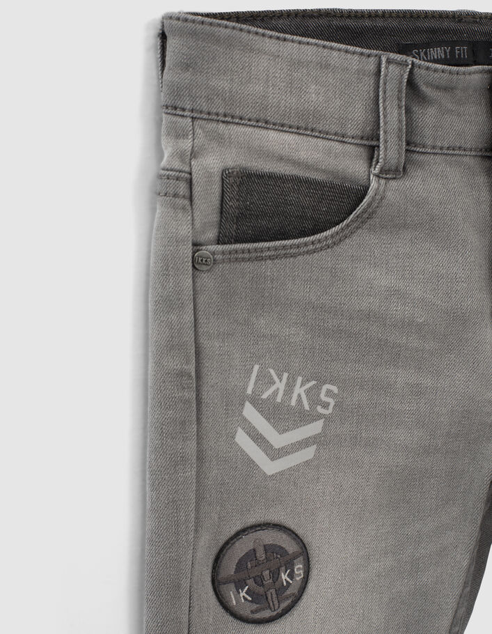 Light grey skinny jeans met print en badge jongens -6