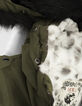 Parka kaki fourrée camouflage fond blanc fille-2