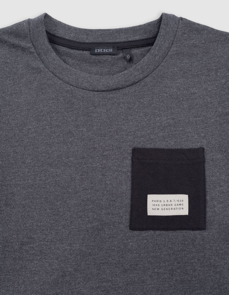 Grey t-shirt with pocket and gum message on boy's back-4