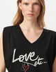 Schwarzes T-Shirt, V-Ausschnitt, Herz-4