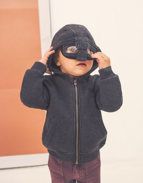 Grijs vest met ridderhelm babyjongens 