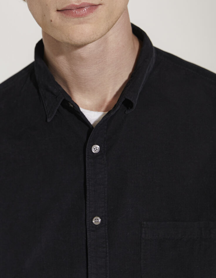 Schwarzes REGULAR-Herrenhemd aus fein gestreiftem Velours-3