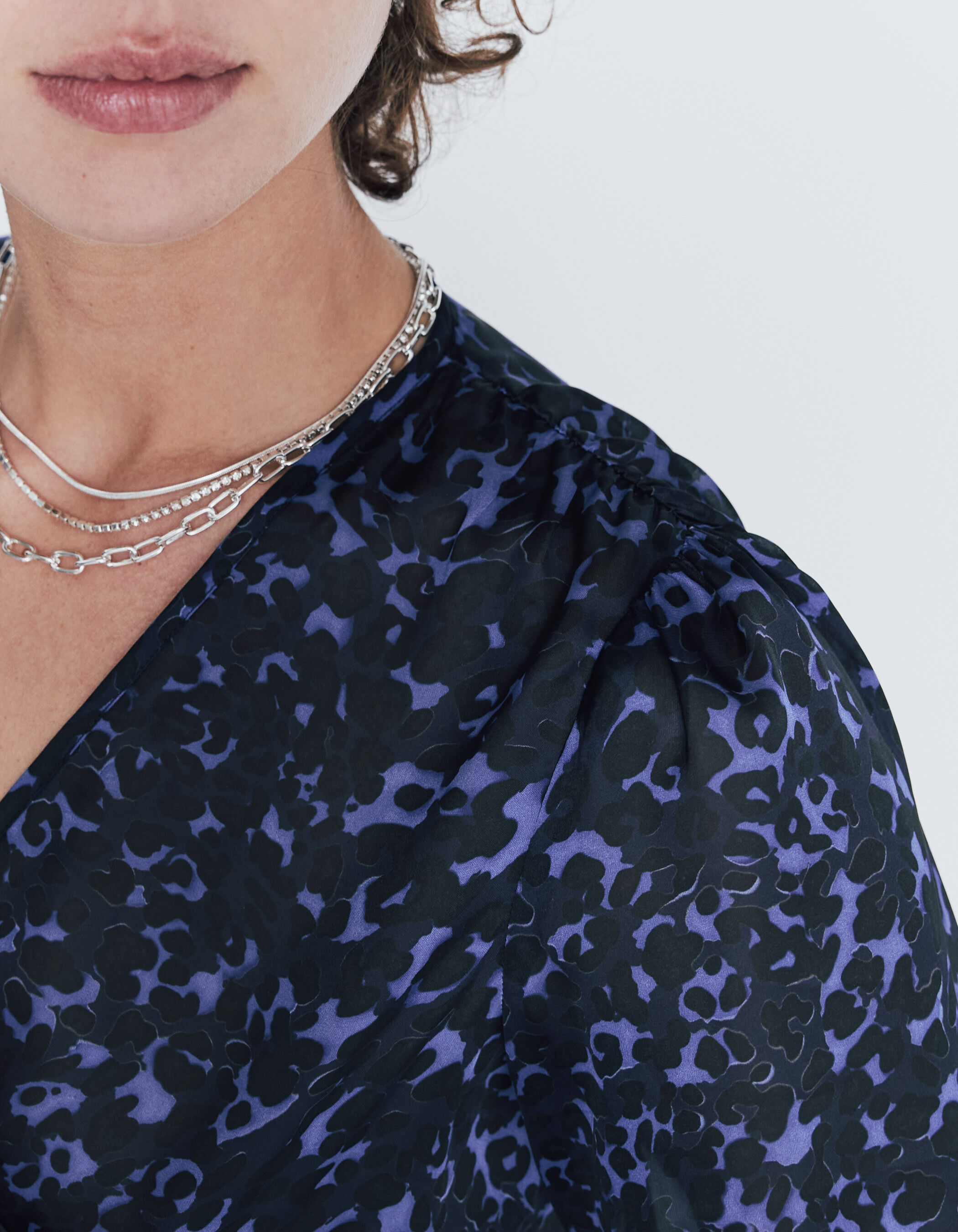 Blouse crois e imprim leopard noir et bleu recycl femme