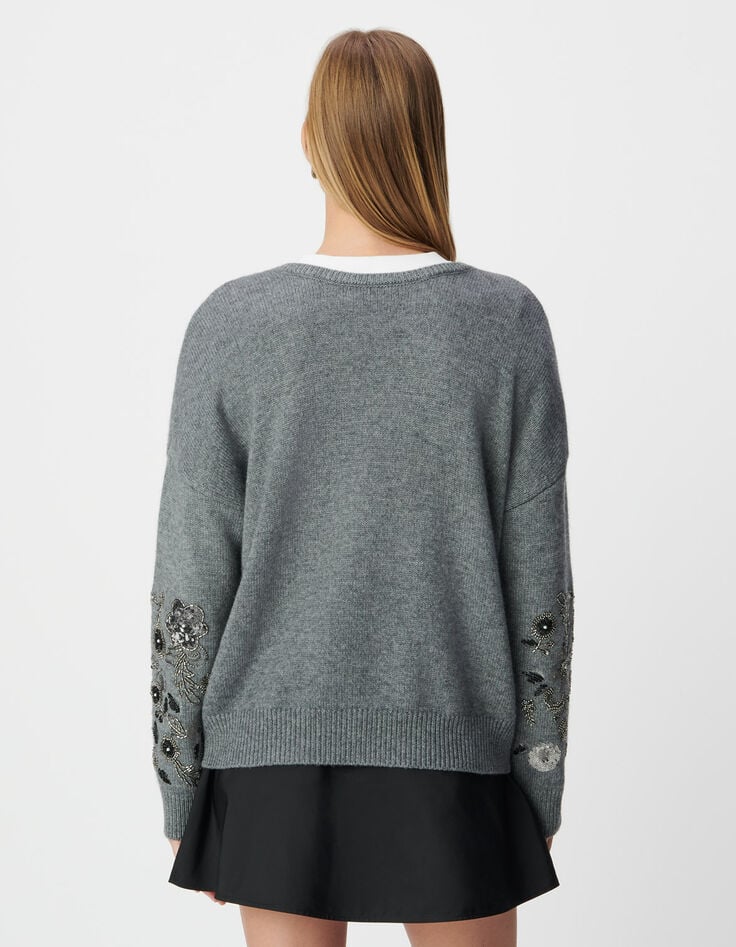 Pull en maille gris chin&eacute; d&eacute;tails bijoux pour femme-3