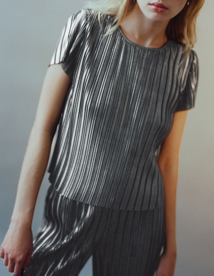 Women’s silver pleated loose top-9 Women’s silver pleated loose top-9