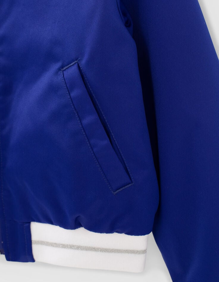 Bomber reversible azul y blanco bordado ni&ntilde;a-5