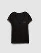 Camiseta cuello tunecino negra bolsillo pecho mujer -2